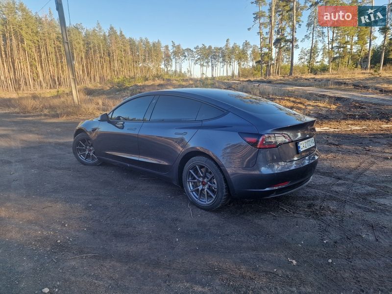 Седан Tesla Model 3 2021 в Черкассах