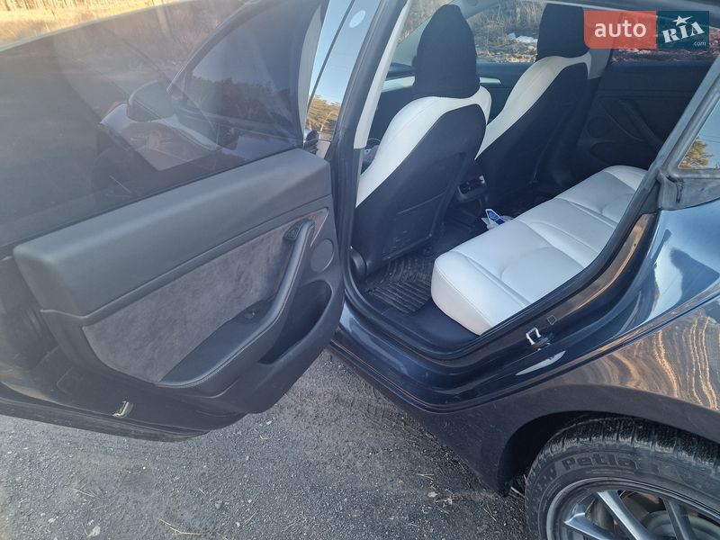 Седан Tesla Model 3 2021 в Черкассах