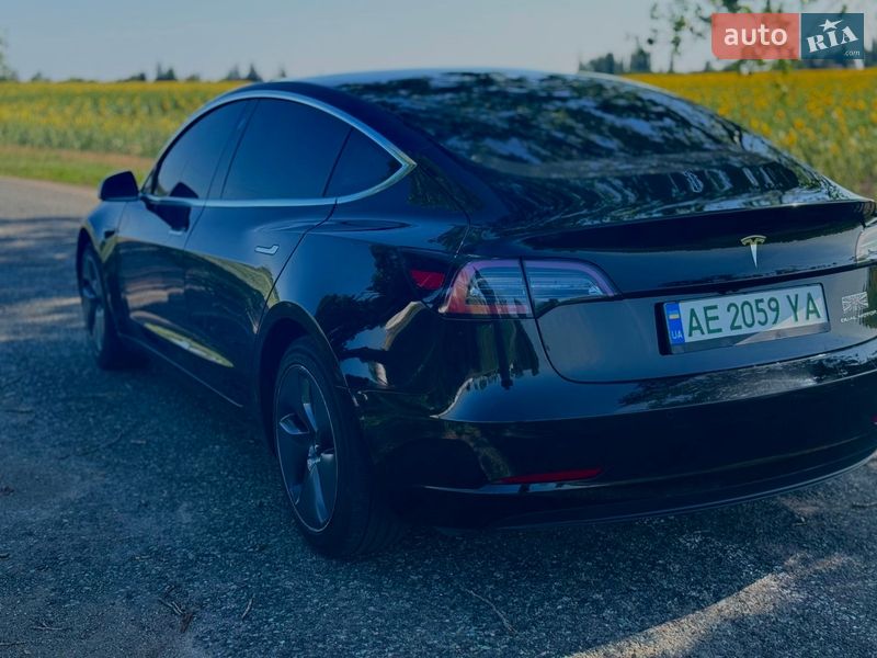 Седан Tesla Model 3 2019 в Дніпрі