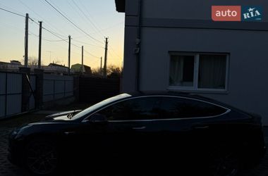 Седан Tesla Model 3 2019 в Киеве