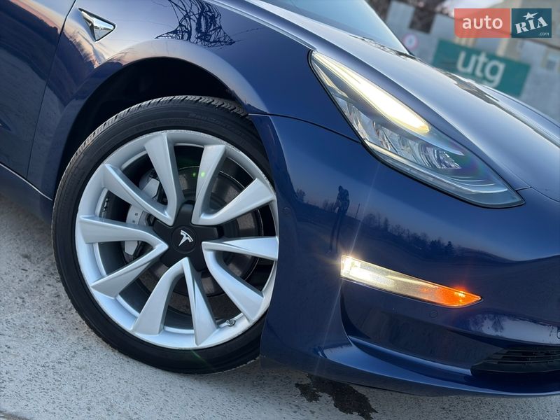 Седан Tesla Model 3 2018 в Дрогобыче