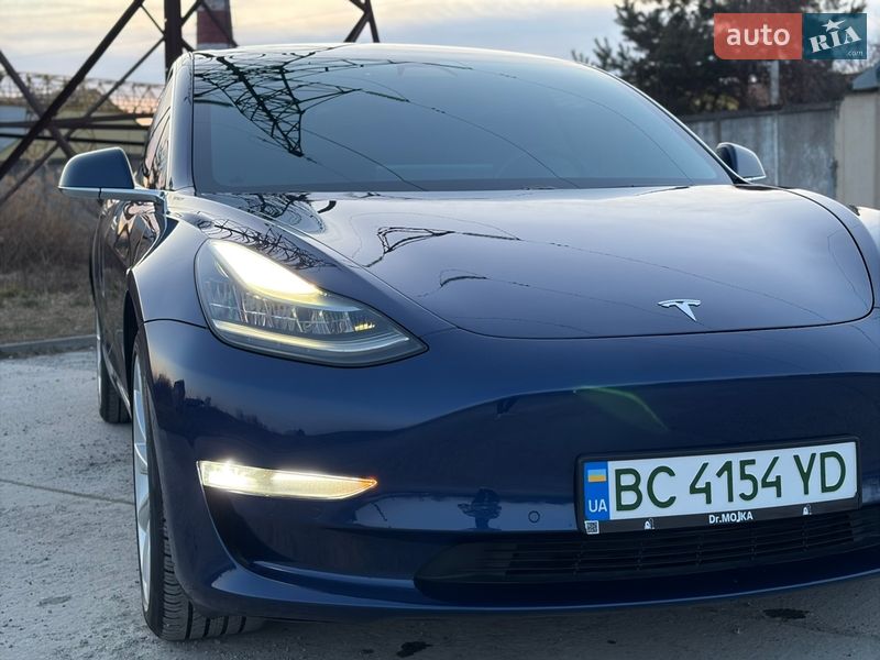 Седан Tesla Model 3 2018 в Дрогобыче