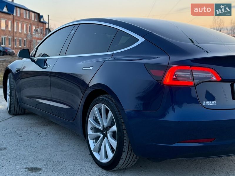 Седан Tesla Model 3 2018 в Дрогобыче