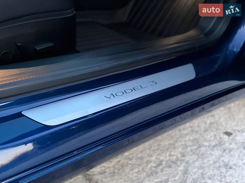 Седан Tesla Model 3 2018 в Дрогобыче