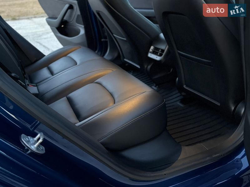 Седан Tesla Model 3 2018 в Дрогобыче