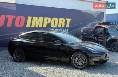 Седан Tesla Model 3 2023 в Стрию