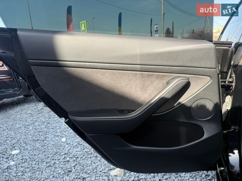 Седан Tesla Model 3 2023 в Стрые