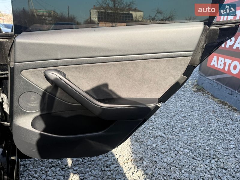 Седан Tesla Model 3 2023 в Стрые