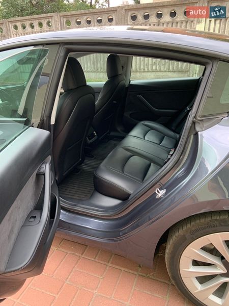 Седан Tesla Model 3 2021 в Киеве