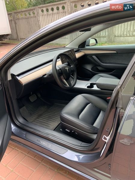 Седан Tesla Model 3 2021 в Киеве