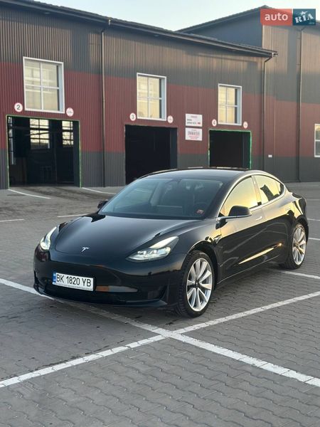 Седан Tesla Model 3 2020 в Дубно