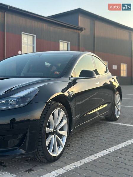 Седан Tesla Model 3 2020 в Дубно