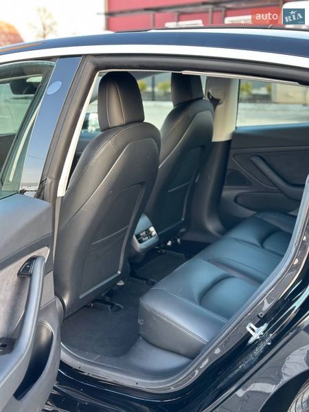 Седан Tesla Model 3 2020 в Дубно