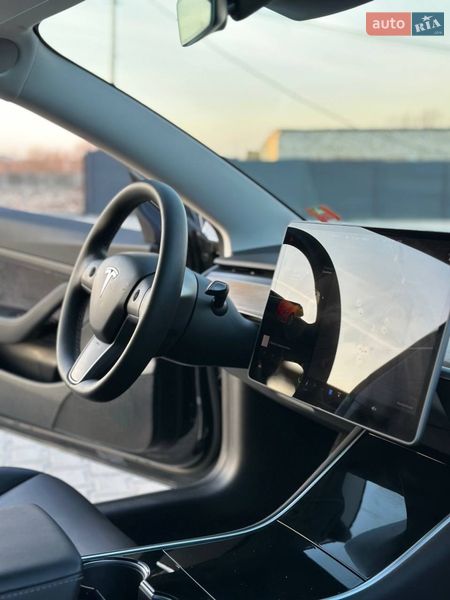Седан Tesla Model 3 2020 в Дубно