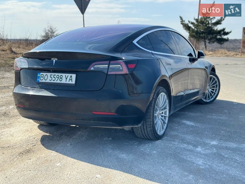 Седан Tesla Model 3 2018 в Львові