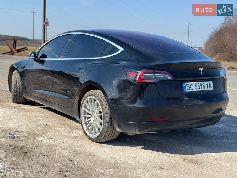 Седан Tesla Model 3 2018 в Львові