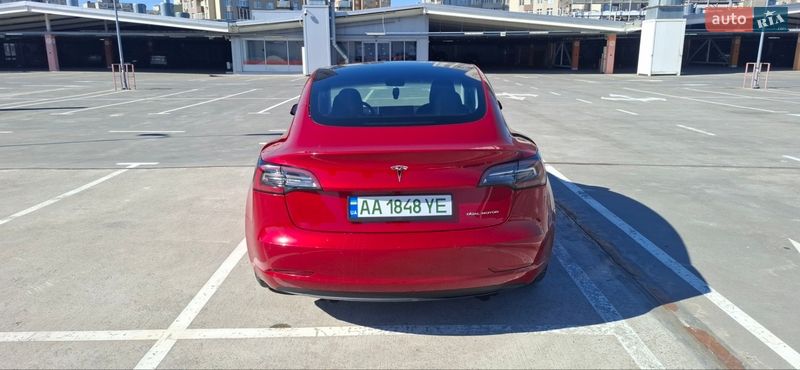 Седан Tesla Model 3 2021 в Киеве