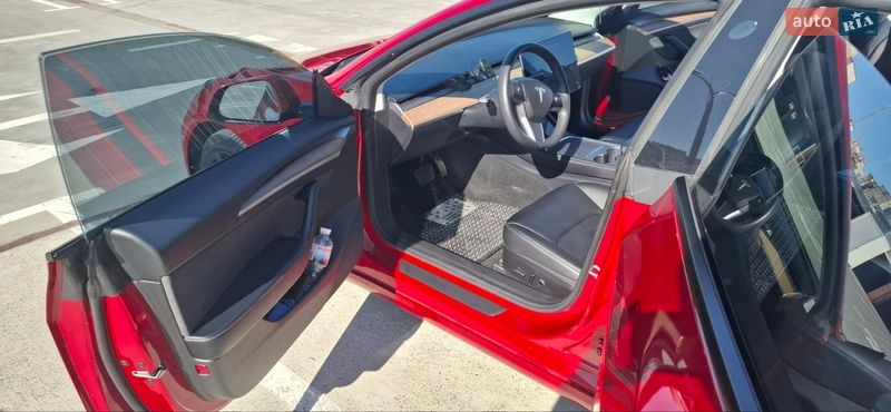 Седан Tesla Model 3 2021 в Киеве