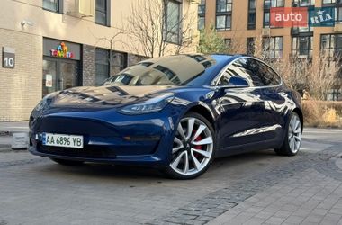 Седан Tesla Model 3 2018 в Киеве