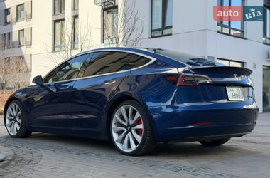 Седан Tesla Model 3 2018 в Киеве