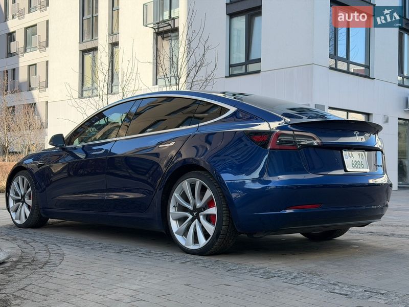 Седан Tesla Model 3 2018 в Киеве