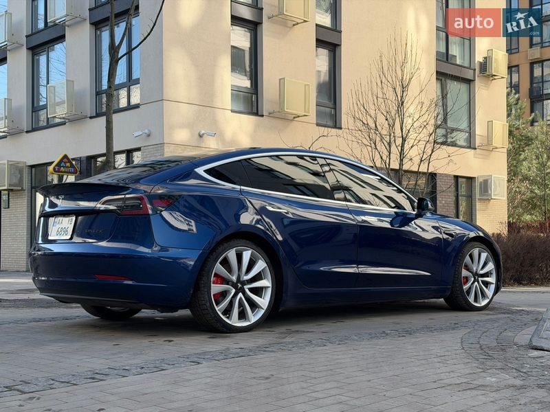 Седан Tesla Model 3 2018 в Киеве