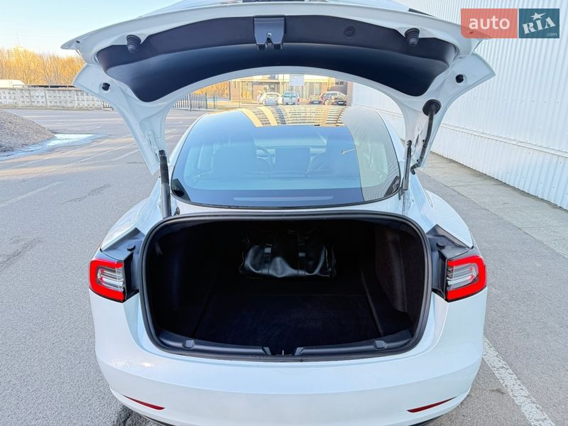 Седан Tesla Model 3 2023 в Луцьку фото 12 Седан Tesla Model 3 2023 в Луцьку