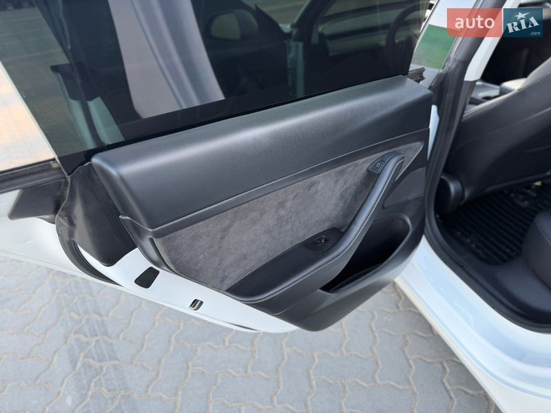 Седан Tesla Model 3 2021 в Коломые