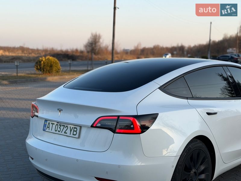 Седан Tesla Model 3 2021 в Коломые