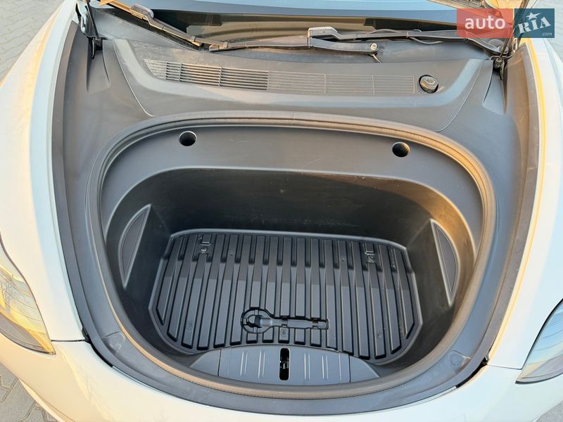 Седан Tesla Model 3 2021 в Коломые