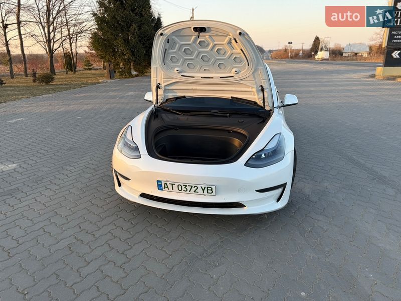 Седан Tesla Model 3 2021 в Коломые