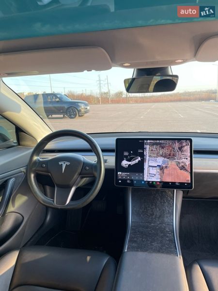 Седан Tesla Model 3 2019 в Ровно