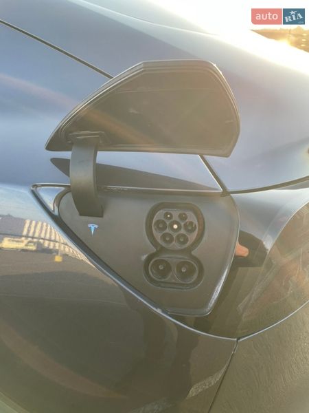 Седан Tesla Model 3 2019 в Ровно