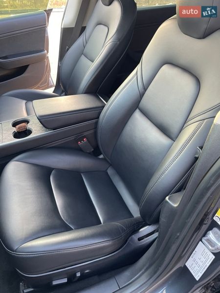 Седан Tesla Model 3 2019 в Ровно