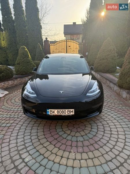 Седан Tesla Model 3 2018 в Ровно