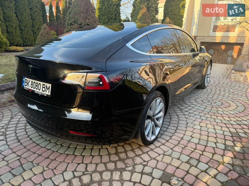 Седан Tesla Model 3 2018 в Ровно