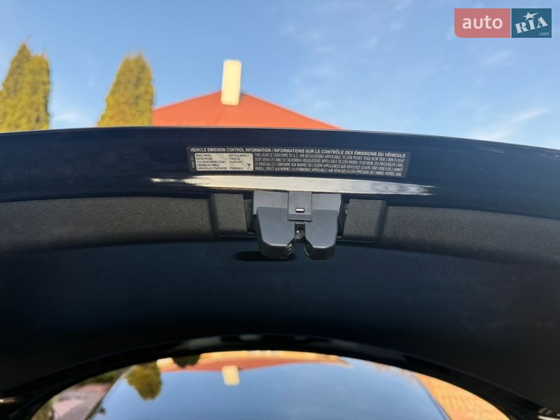 Седан Tesla Model 3 2018 в Ровно