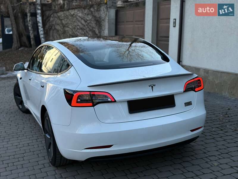 Седан Tesla Model 3 2023 в Киеве
