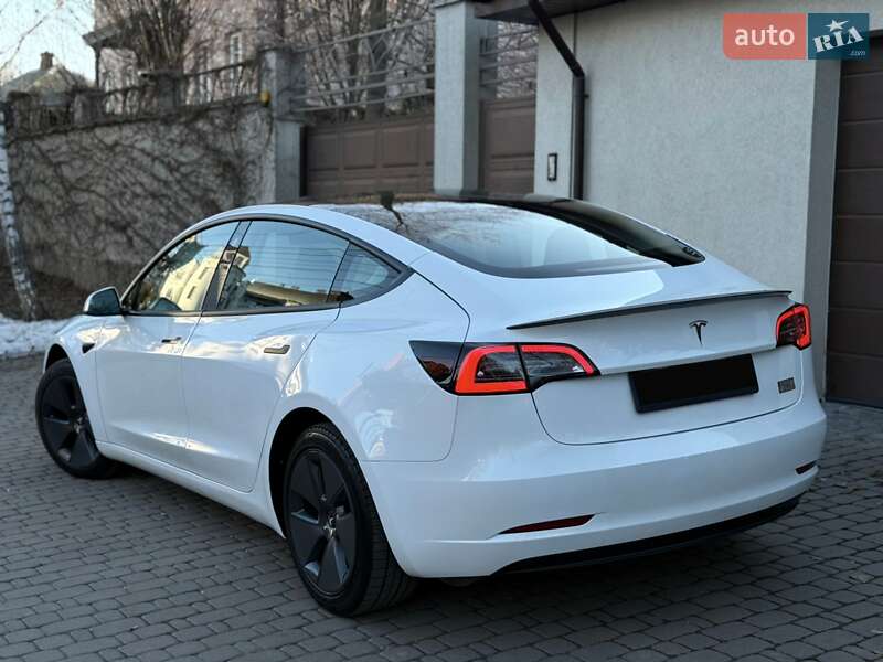 Седан Tesla Model 3 2023 в Киеве