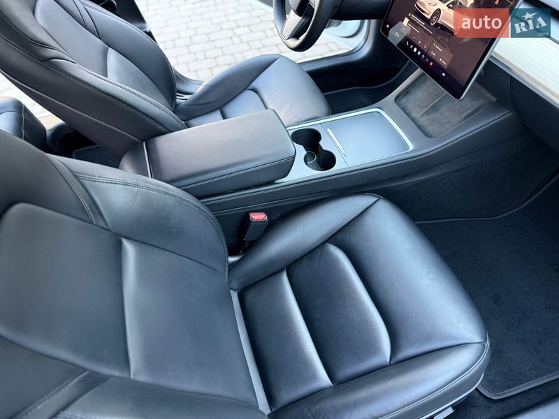 Седан Tesla Model 3 2023 в Киеве