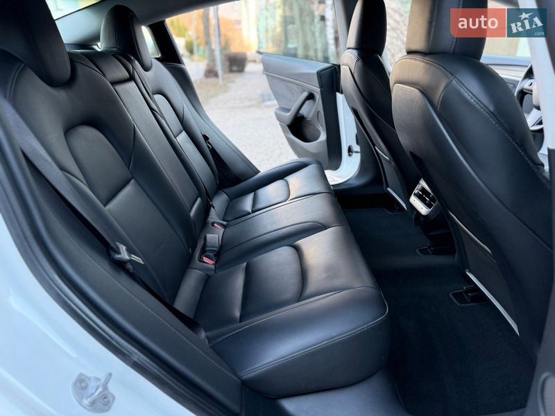 Седан Tesla Model 3 2023 в Киеве