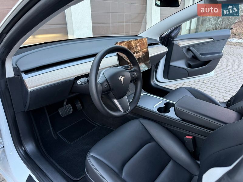 Седан Tesla Model 3 2023 в Киеве