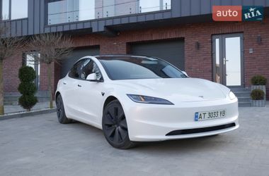 Седан Tesla Model 3 2024 в Снятине