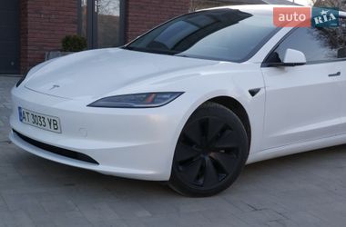 Седан Tesla Model 3 2024 в Снятине