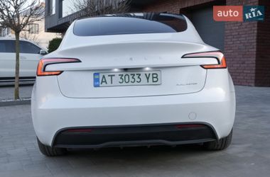 Седан Tesla Model 3 2024 в Снятине