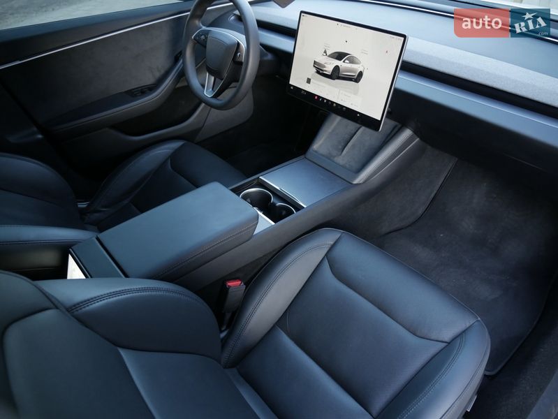 Седан Tesla Model 3 2024 в Снятине