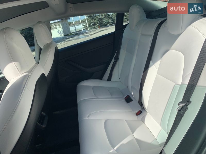 Седан Tesla Model 3 2021 в Киеве