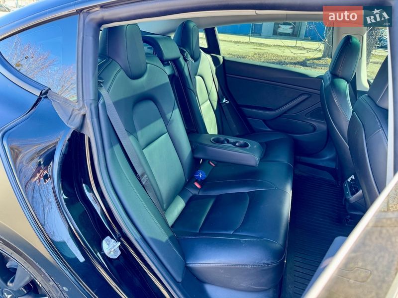 Седан Tesla Model 3 2019 в Киеве
