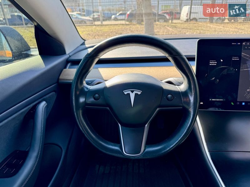 Седан Tesla Model 3 2019 в Киеве