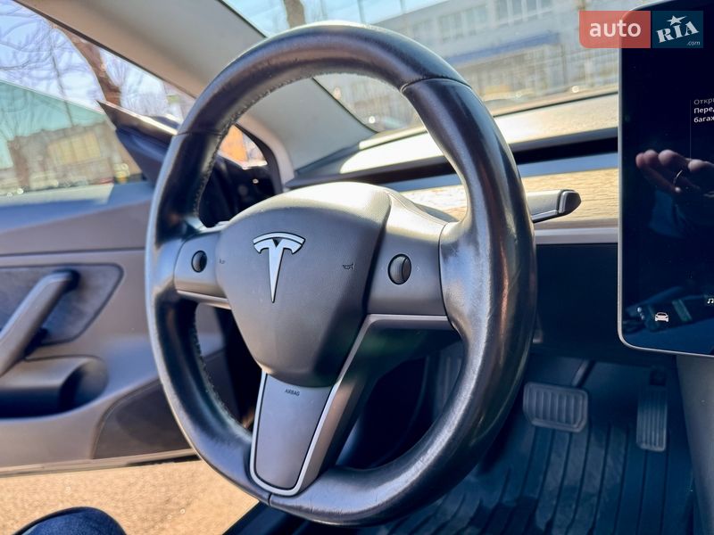 Седан Tesla Model 3 2019 в Киеве